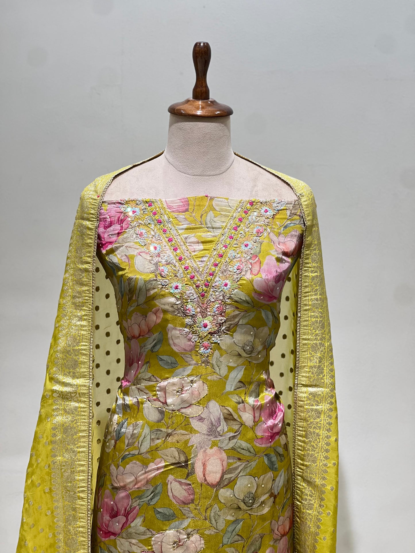 Garden printed and neck embroidery suit set