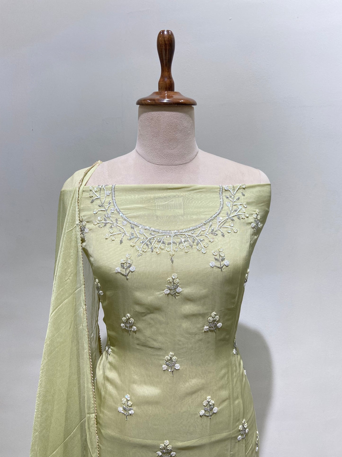 Embrodery suit set