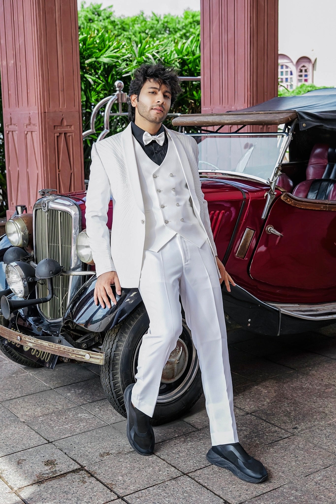 Bespoke Luxury: Handcrafted Wedding & Party Tuxedos