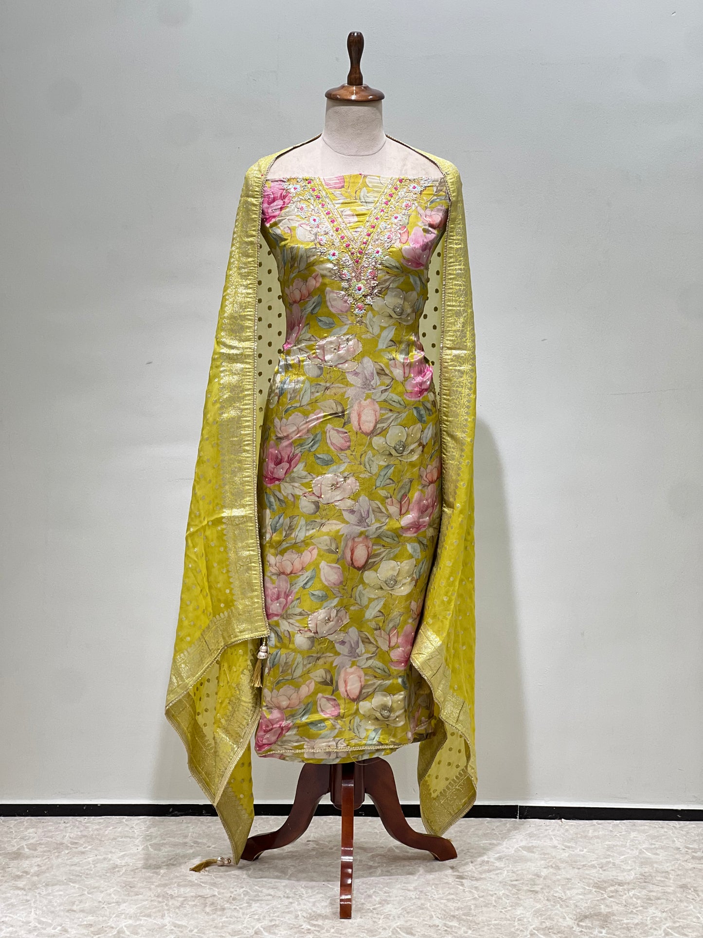 Garden printed and neck embroidery suit set