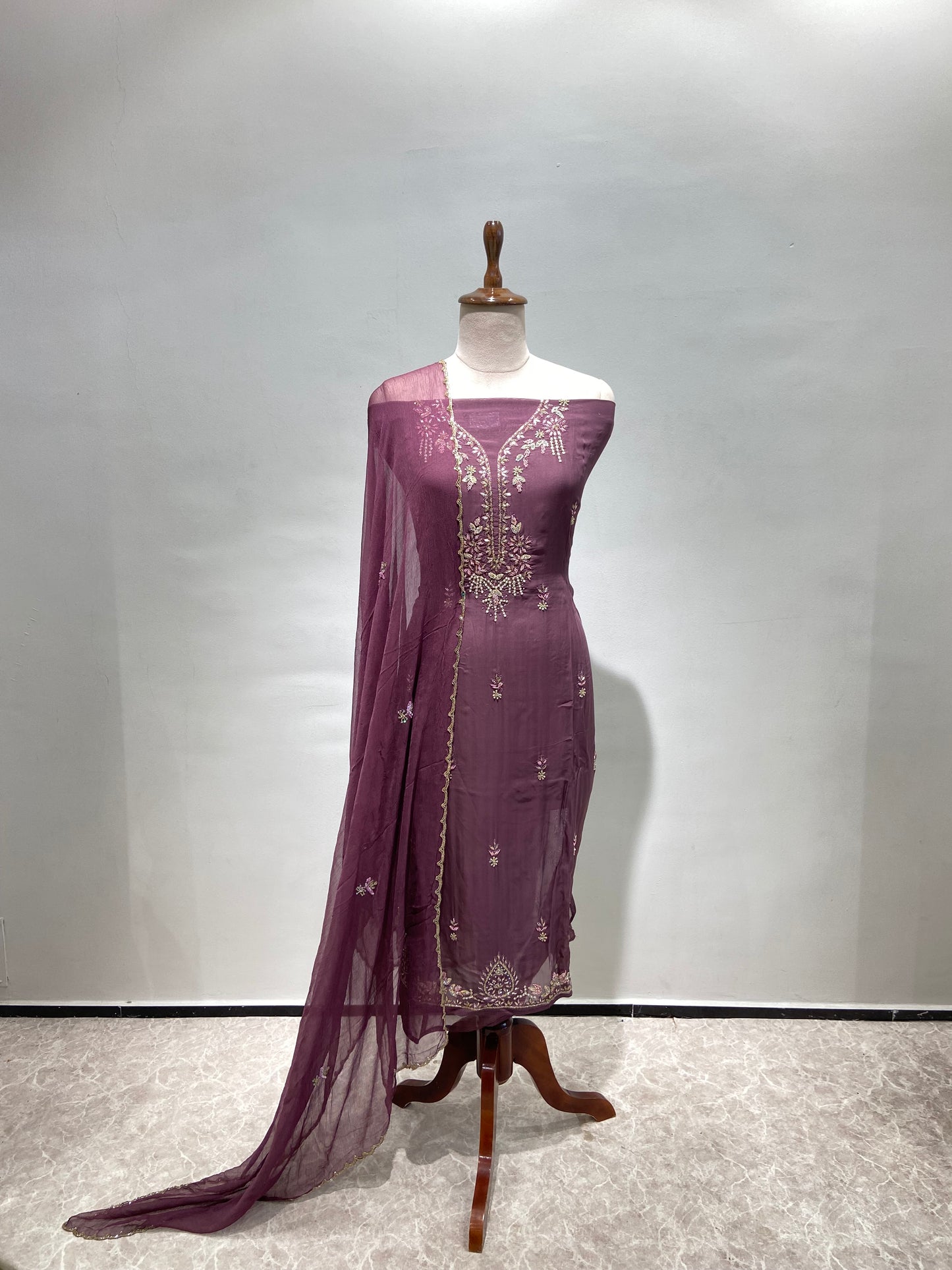 Hand embroiderd suit material
