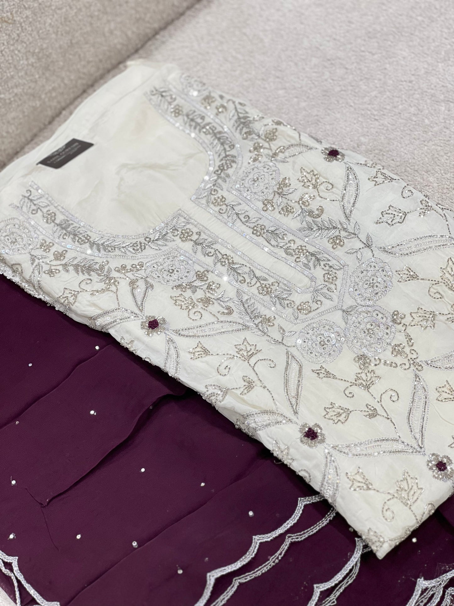 White embroidery suit set