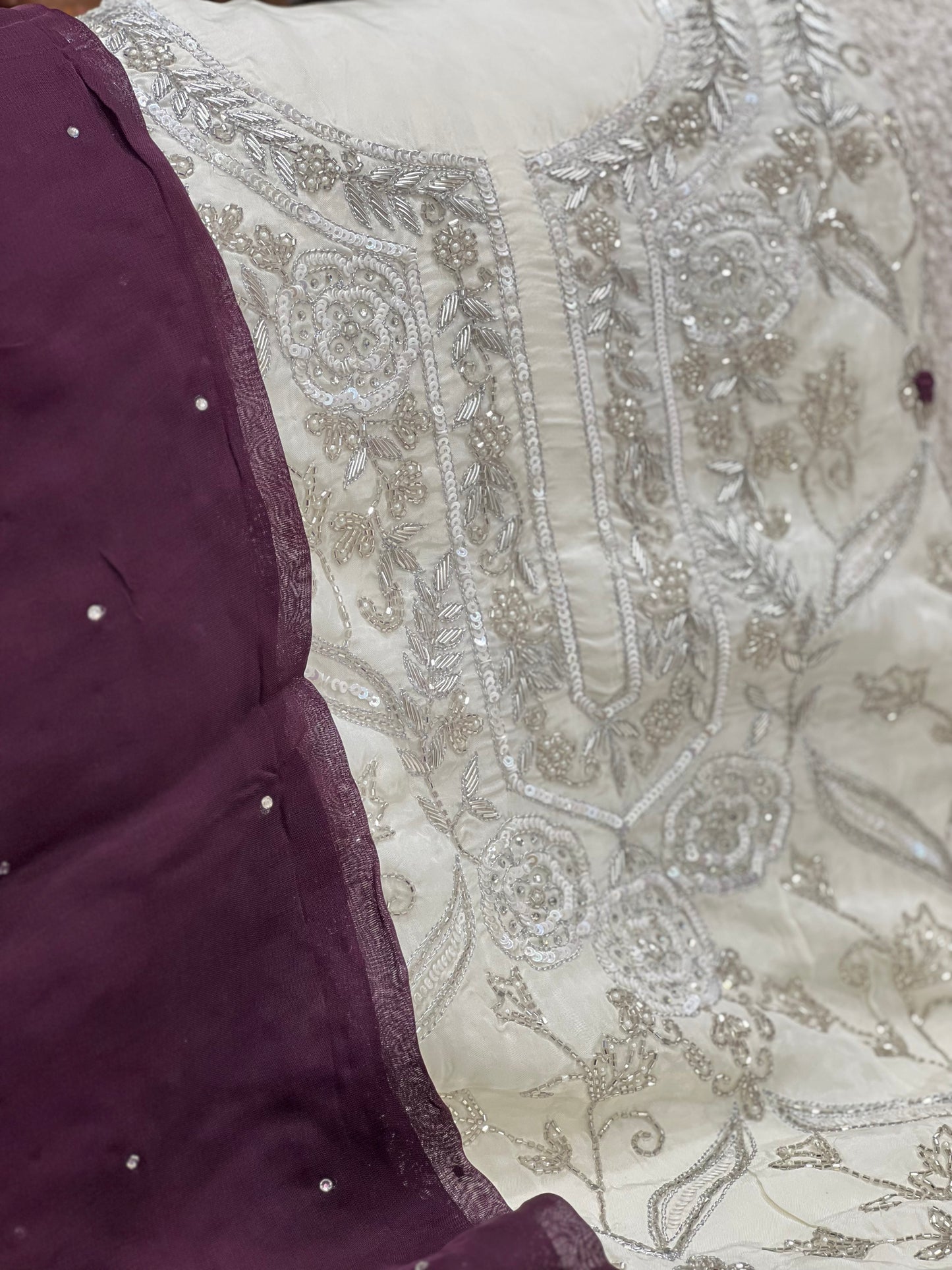 White embroidery suit set