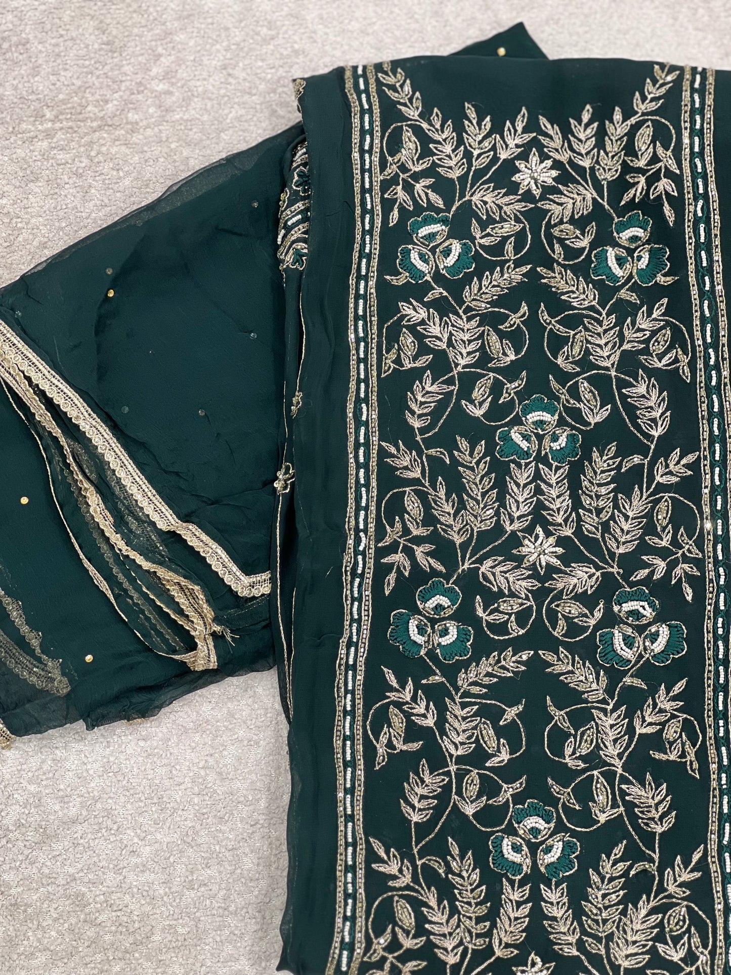 Green embroidery suit set