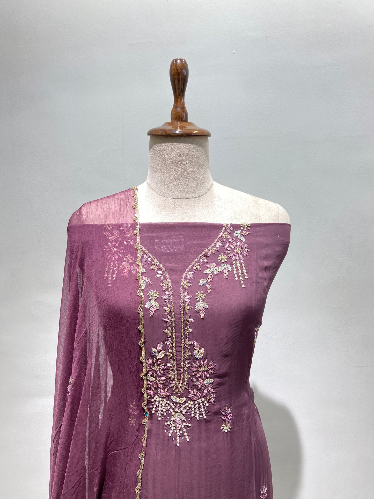 Hand embroiderd suit material