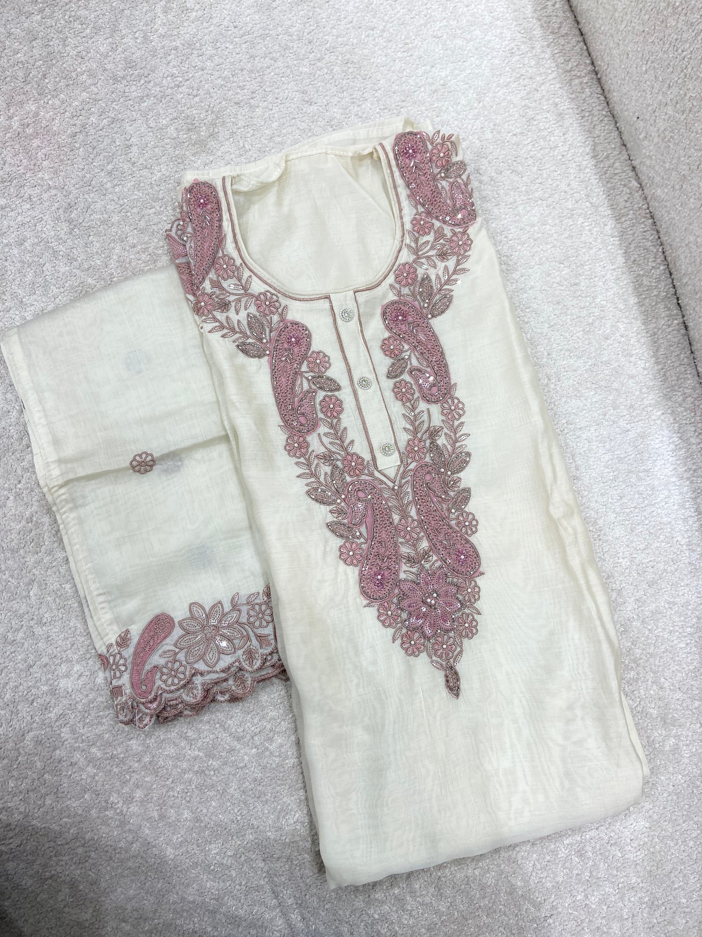 White embroidery suit set